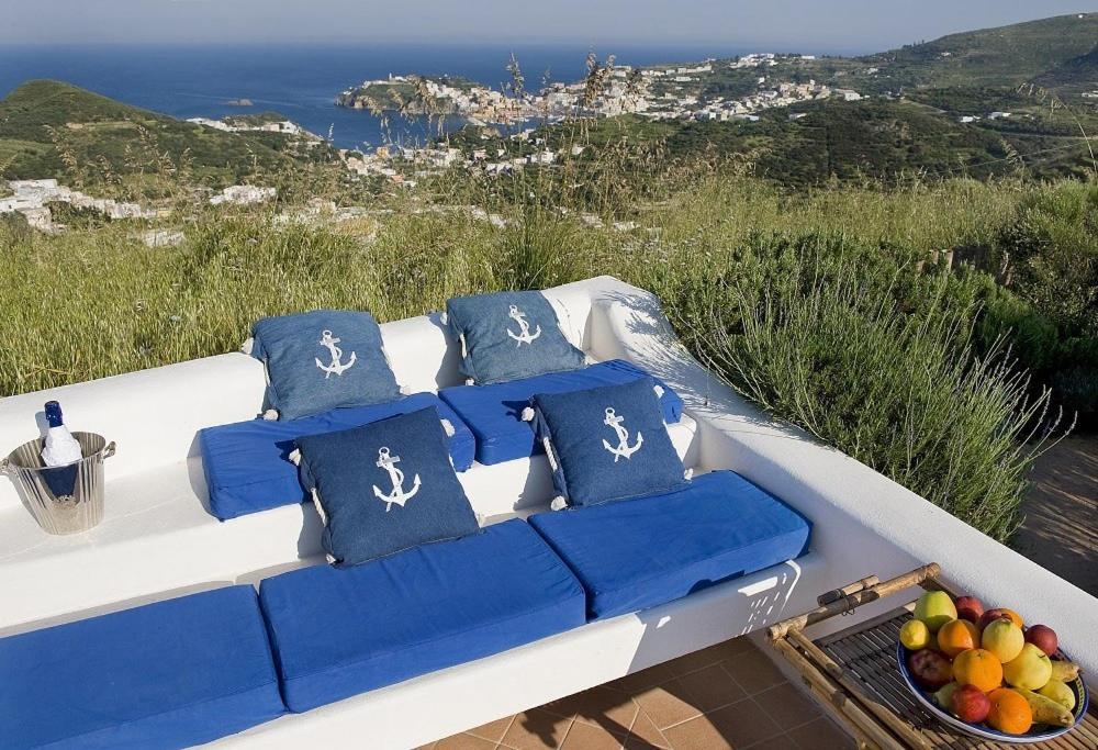 Guest House Villa Il Gabbiano Ponza Exteriör bild