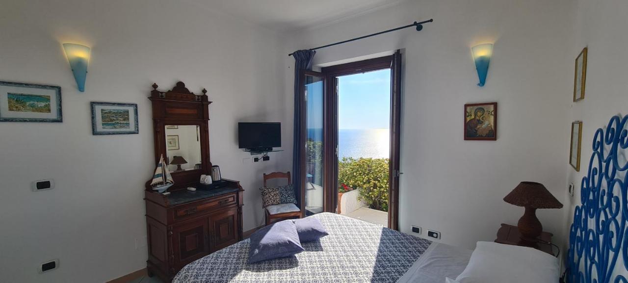 Guest House Villa Il Gabbiano Ponza Exteriör bild